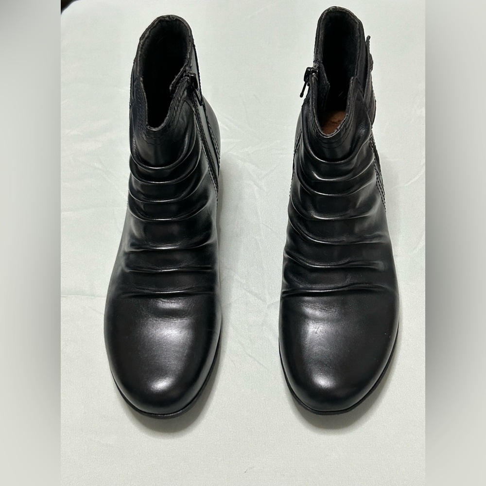 Rockport / Cobb Hill Black Abilene Ankle Booties with Floral Detail - 9.5M - Picture 4 of 8